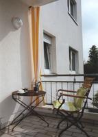 Voile solaire verticale en position parking