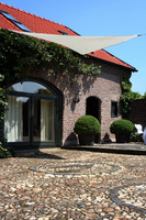 Voile triangulaire sur terrasse