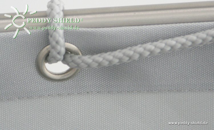 Brise vue attach� avec la cordelette