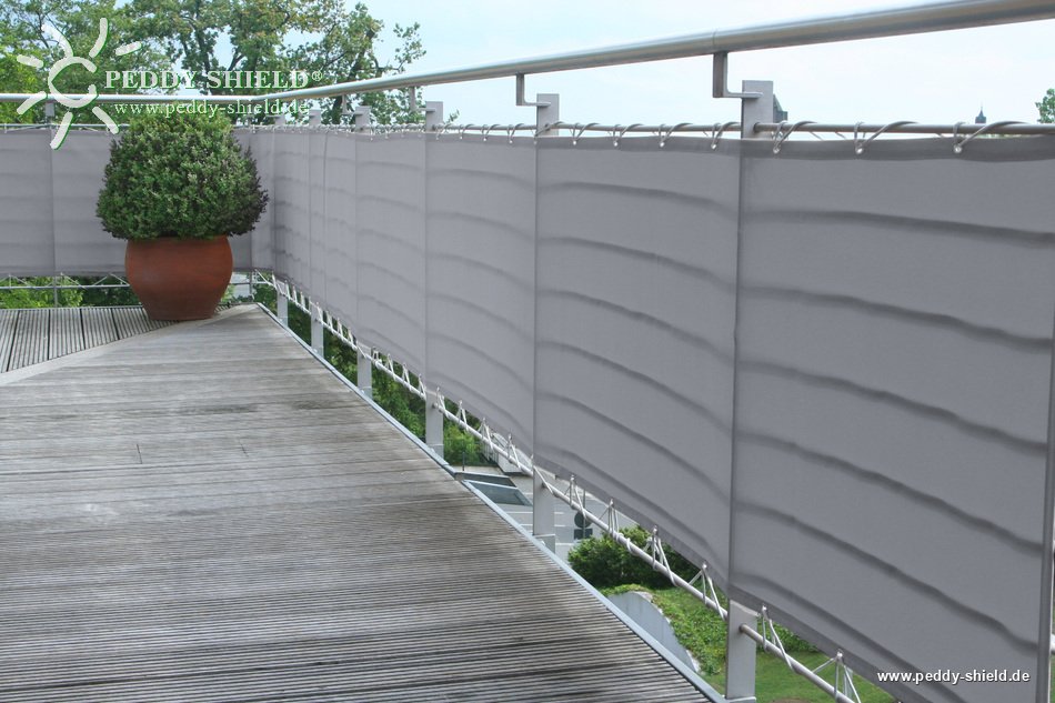 Brise vue pour balcons et terrasses 65 x 500 cm couleur gris clair.