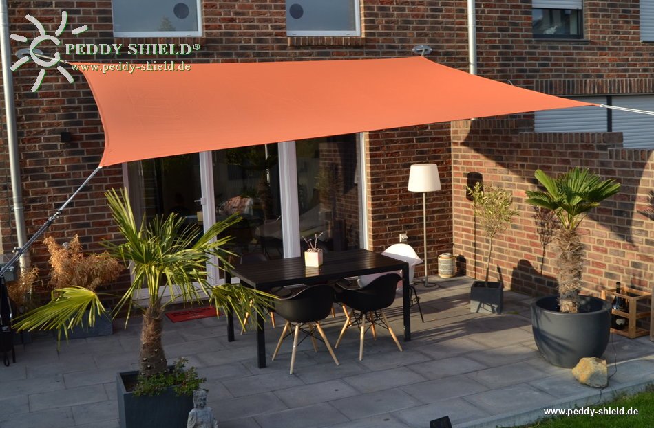 Voile d'ombrage rectangulaire 4 x 3 m en Polyester. Store de couleur terracotta avec kit de fixation.  Attention : PROMO