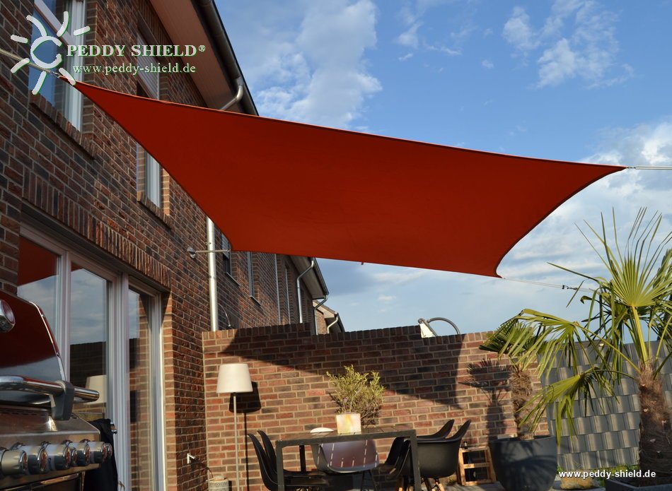 Voile d'ombrage rectangulaire 4 x 3 m en Polyester. Store de couleur terracotta avec kit de fixation.  Attention : PROMO